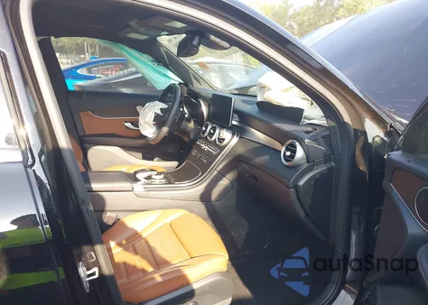 2019 Mercedes-Benz Glc 300 4Matic z USA, uszkodzony, nr VIN WDC0G4KB0KV174877